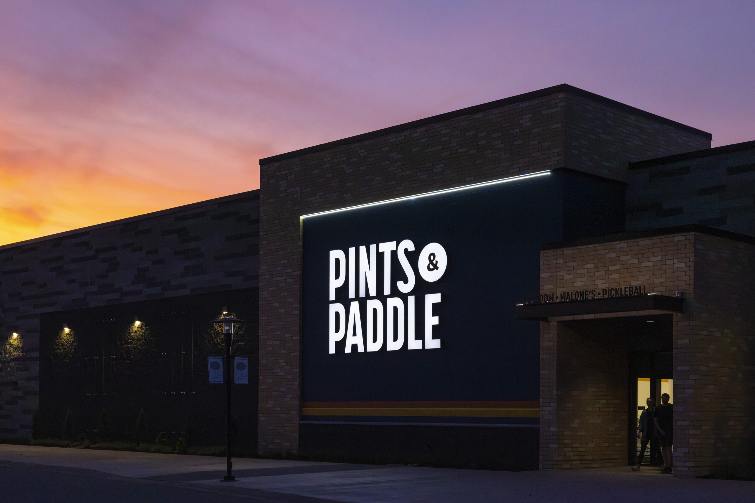 Pints & Paddle is a family-owned, multifaceted entertainment venue located in Maple Grove, MN offering 10 indoor pickleball courts and a vibrant sports bar with more than 70 taps, live music and gourmet food.