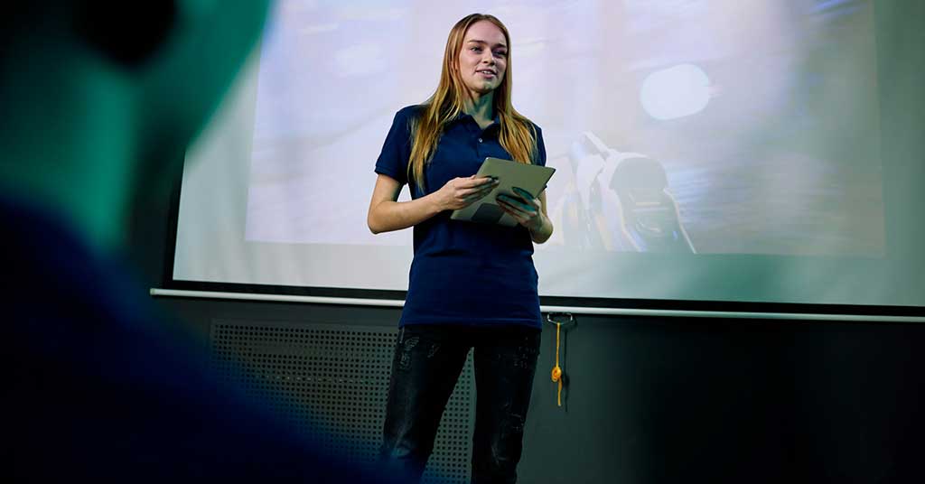 Master your body language with 7 nonverbal tips for your next business presentation. Learn how to command authority on screen and improve your delivery